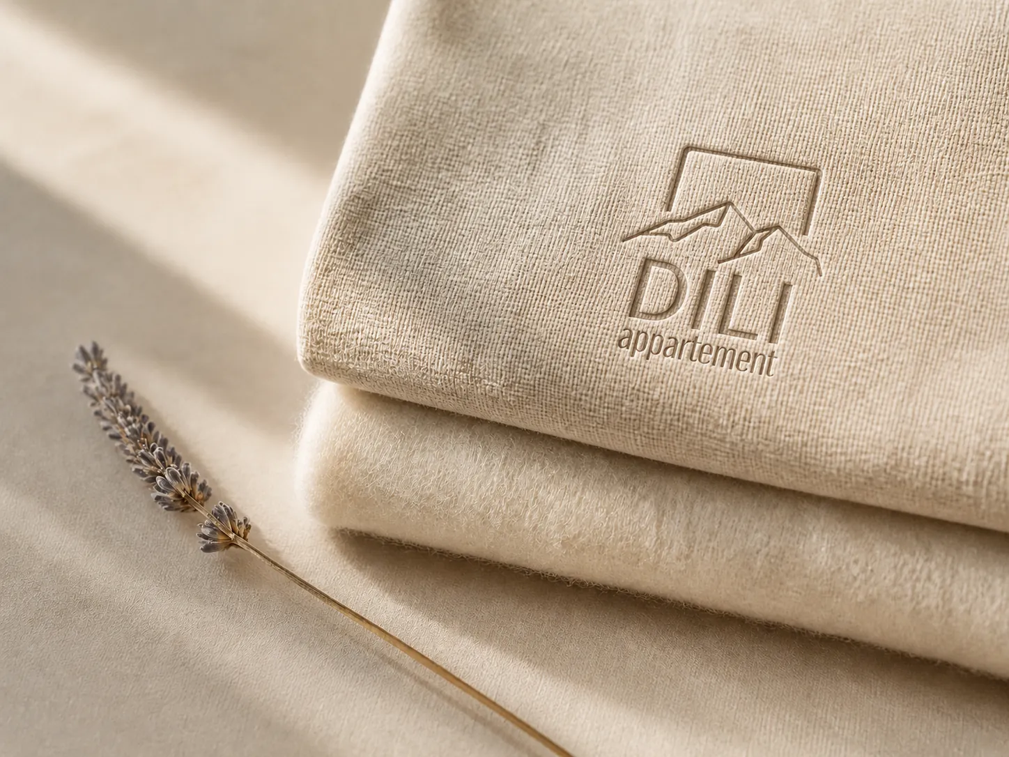 Handtuch mit dem Logo des Dili Appartement