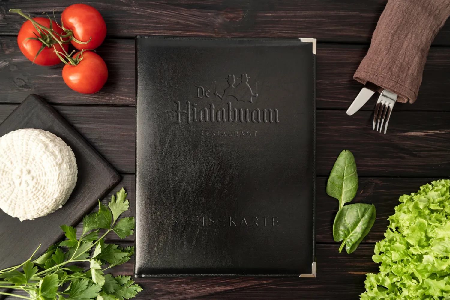 Speisekarte von De Hiatabuam als geprägte Ledermappe